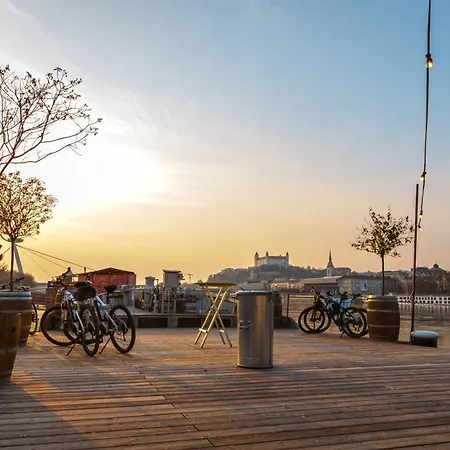 Sundeck - Party Boat 3* Bratislava