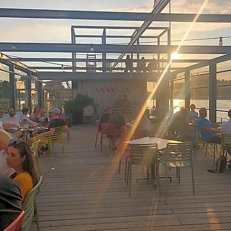 Ξενοδοχείο Sundeck - Party Boat 3*