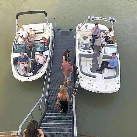 Ξενοδοχείο Sundeck - Party Boat 3*