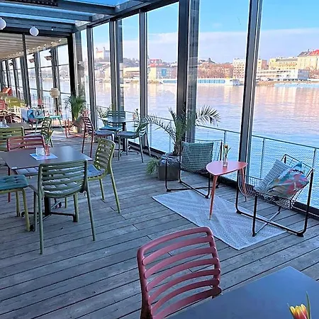 Sundeck - Party Boat Μπρατισλάβα