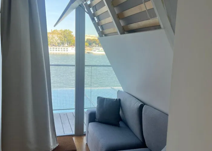 Sundeck - Party Boat ホテル 3*