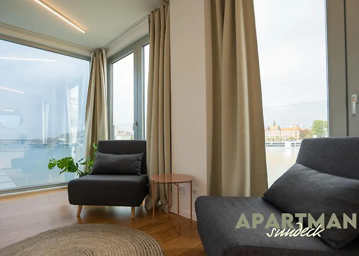 ホテル Sundeck - Party Boat ブラチスラヴァ