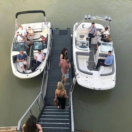 Hotell Sundeck - Party Boat 3*